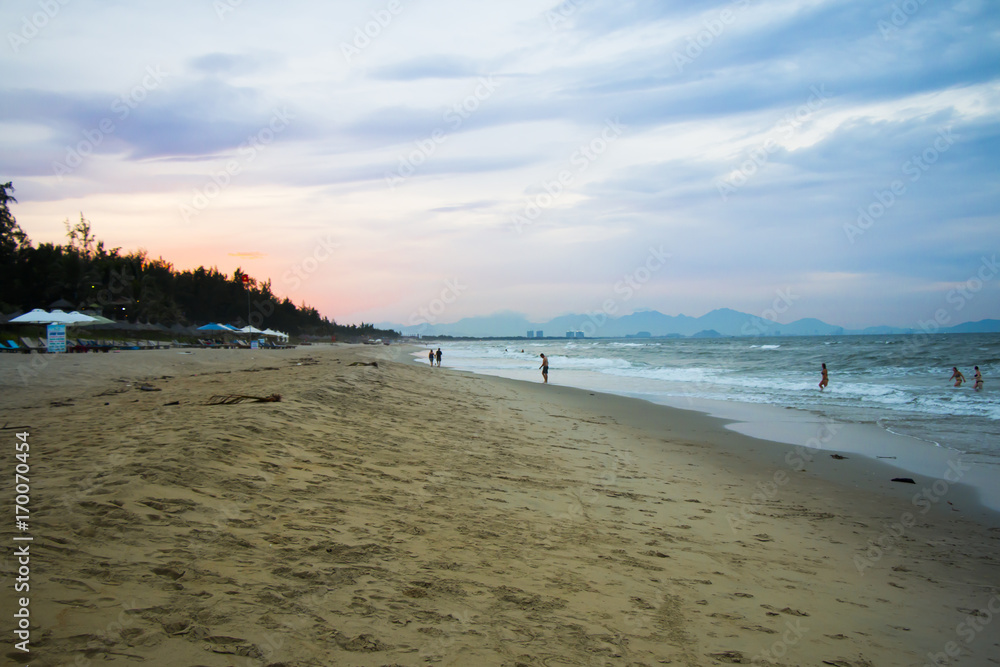 Obraz premium Cua dai beach sunset in Hoi an, Vietnam.