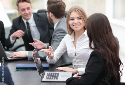 women employees in the office © ASDF