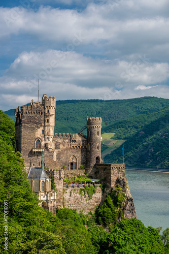 Foto Rheinstein Castle at Rhine Valley (Rhine Gorge) in Germany
