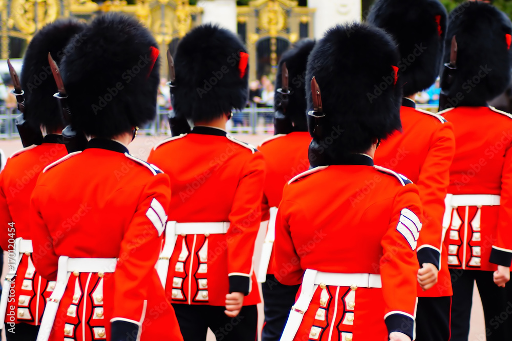 Fototapeta Marschierende Grenadiere in London