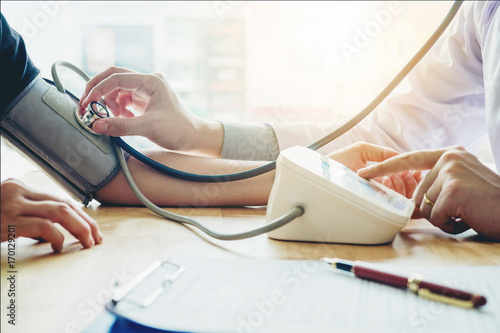 Fotografía Doctor Measuring arterial blood pressure woman patient on arm Health care in hos