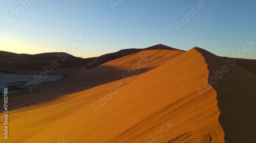 Sunshine Sonnenschein auf D  ne Dune Sand Afrika Africa Namibia