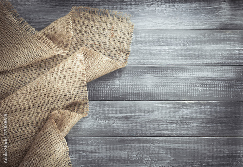 Foto burlap hessian sacking on wood