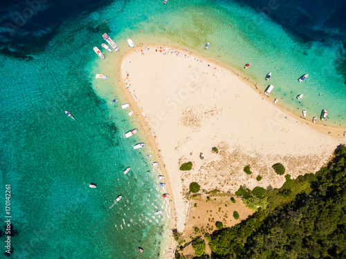 Widok z lotu ptaka wyspy Marathonisi na wyspie Zakynthos (Zante), w Grecji