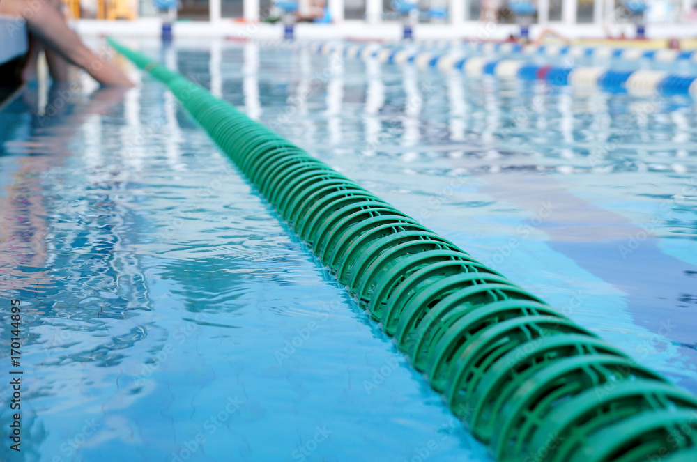 Obraz premium Dividers of paths in the big swimming pool