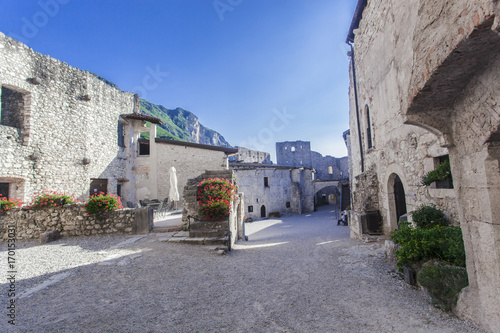Fototapeta Naklejka Na Ścianę i Meble -  Castel Beseno in Trentino durante una vacanza in estate