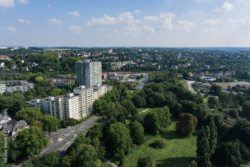 Luftbild Hochaus Wohnsiedlung am Stadtrand