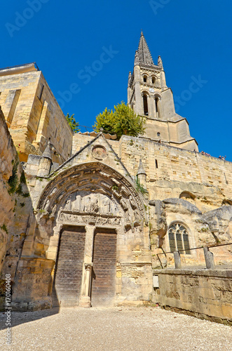 Saint-Émilion, portail de l'église monolithe, Gironde, France