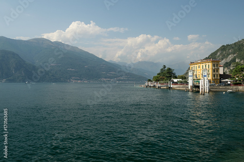 Fototapeta Naklejka Na Ścianę i Meble -  Panorama di Varenna (Lecco) - Lago di Como