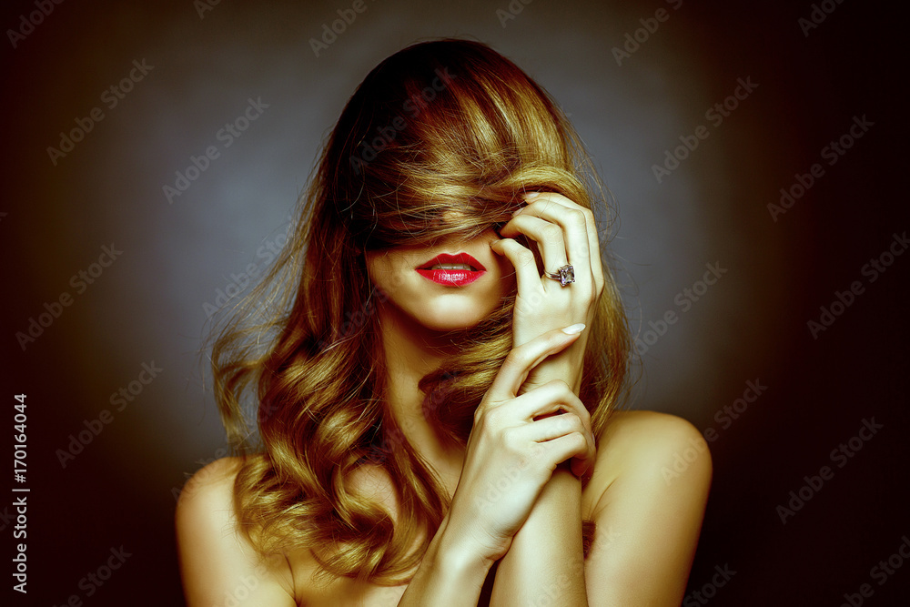 Fototapeta premium attractive blond girl romance portrait