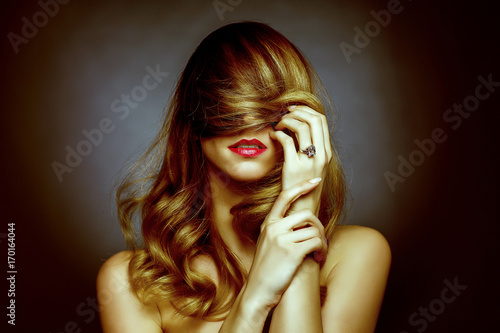 Quadro su tela attractive blond girl romance portrait