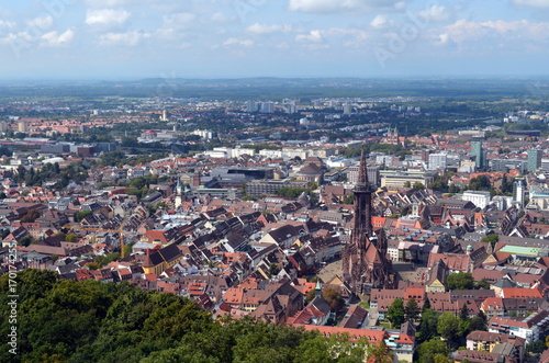 Blick vom Schlossbergturm auf Freiburg