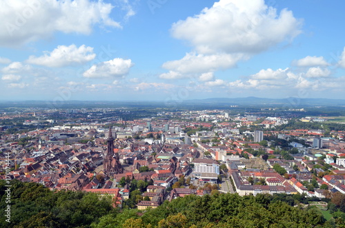 Blick vom Schlossbergturm auf Freiburg