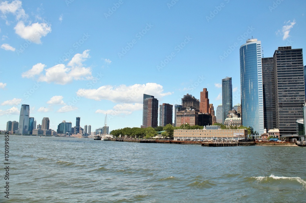 Fototapeta premium Downtown New York City skyline with the Hudson River in the foreground