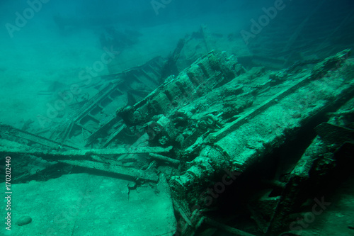 1407833 Shipwreck in Grand Cayman island © PixieMe