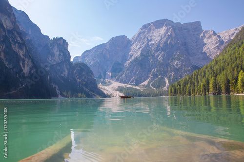 Fototapeta Naklejka Na Ścianę i Meble -  Lake surrounded by mountains