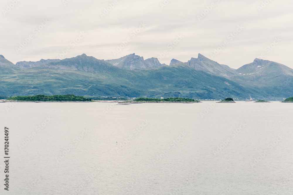 Obraz premium Mountain landscapes on the Norwegian Sea