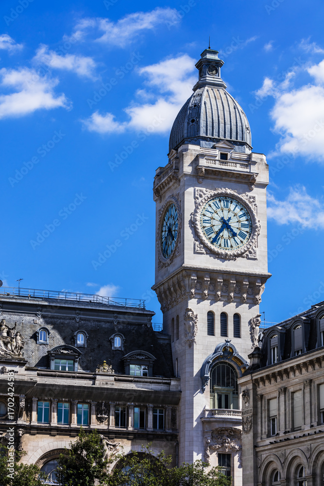 Φωτογραφία Clock Tower of the Gare de Lyon railway station. Paris, France