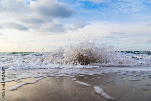 ein schöner Strand und ein toller Himmel an der Ostsee photo