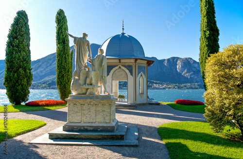 Architectures and landscapes of Como Lake