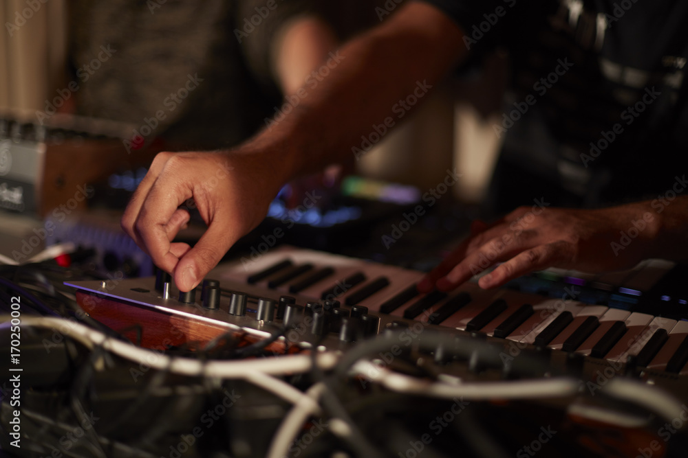 Musiker auf Bühne Closeup Hände