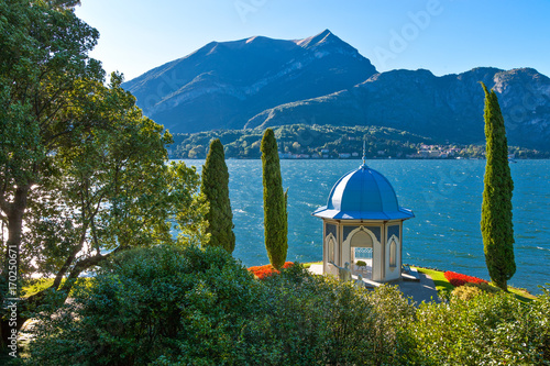 Architectures and landscapes of Como Lake