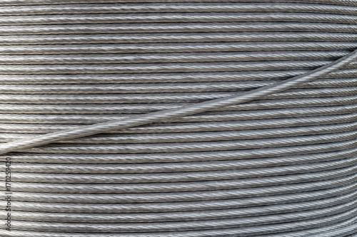 The texture of the aluminum wire .