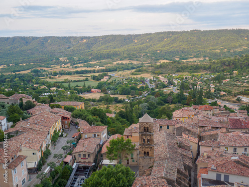 An overview of the southern French town of Moustiers-Sainte-Marie.