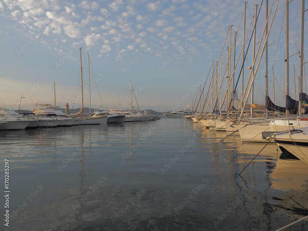 An overview of the many pleasure boats moored at the marina of Saint Tropez.