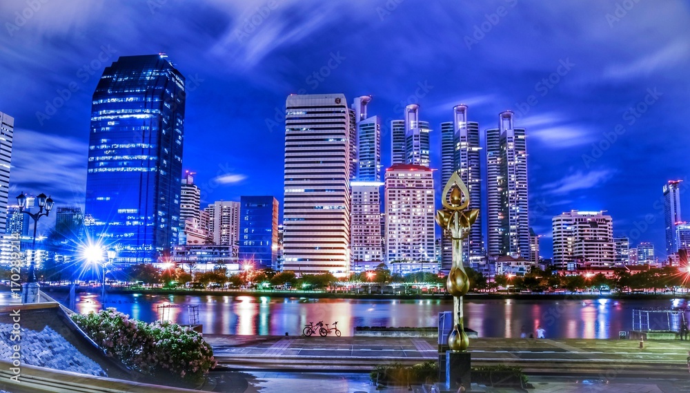 Fototapeta premium cityscape in Thailand at night