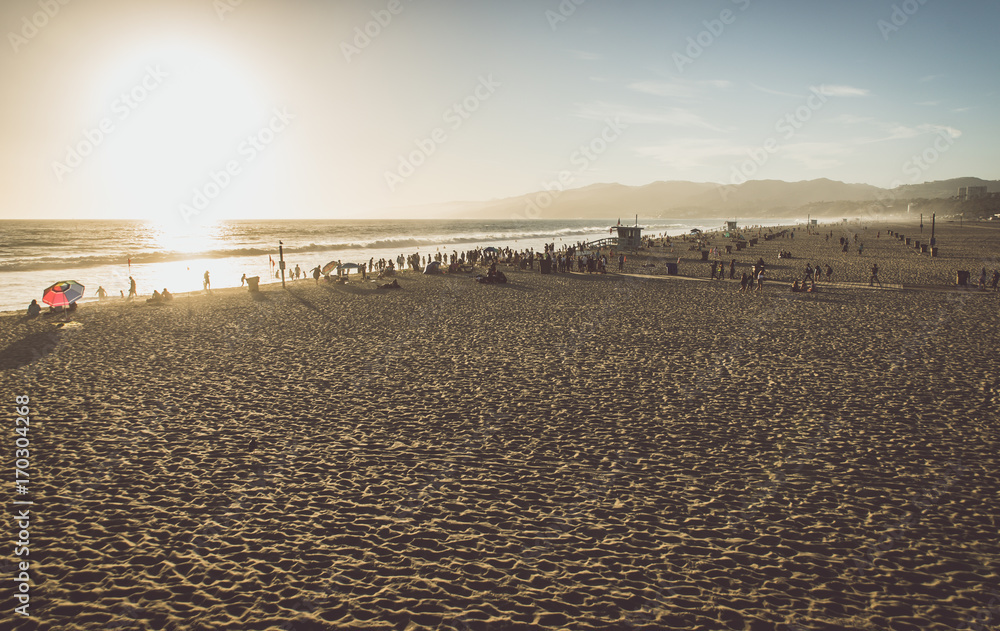 Naklejka premium Santa monica beach at sunset time