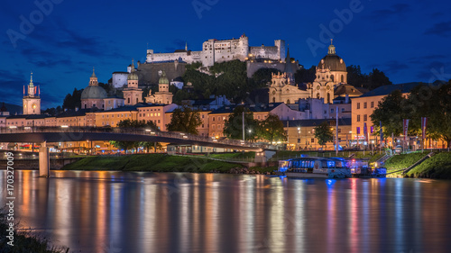 Salzburg bei Nacht photo