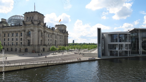 Berlin - Reichstag an der Spree