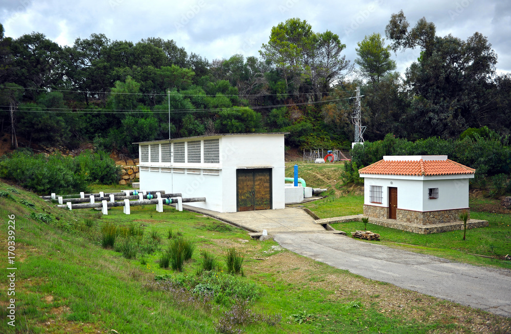 Water distribution plant for irrigation