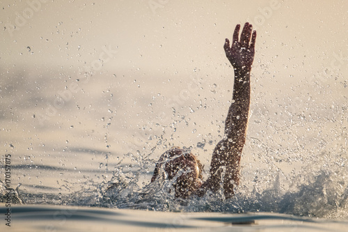 Man drowns in the sea photo