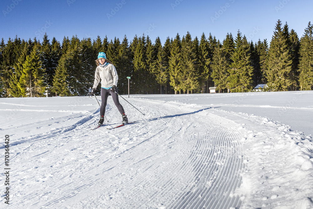 Langlaufen in Winterlandschaft