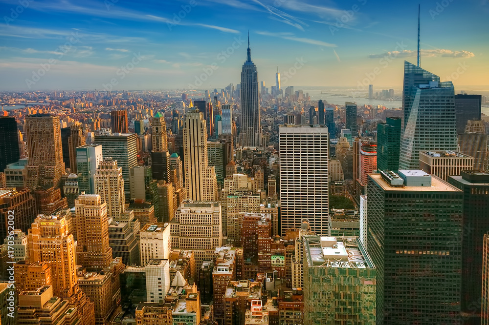 Fototapeta premium Colorful twilight view of Manhattan