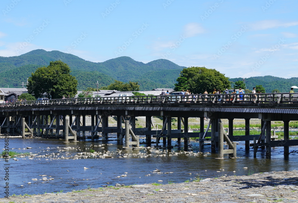 京都の嵐山　保津川(桂川)に架かる渡月橋と河原の風景