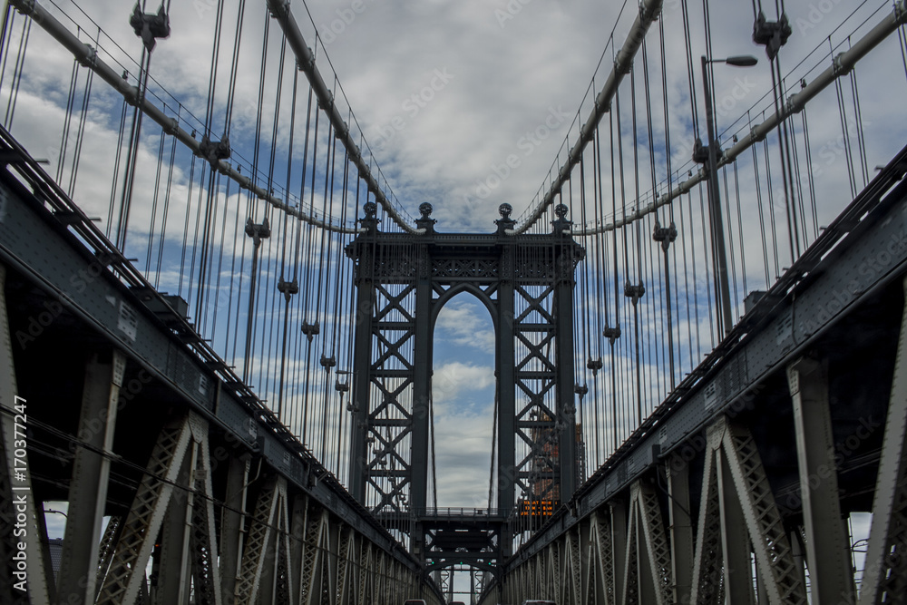 Naklejka premium Driving on the Manhattan Bridge in New York City