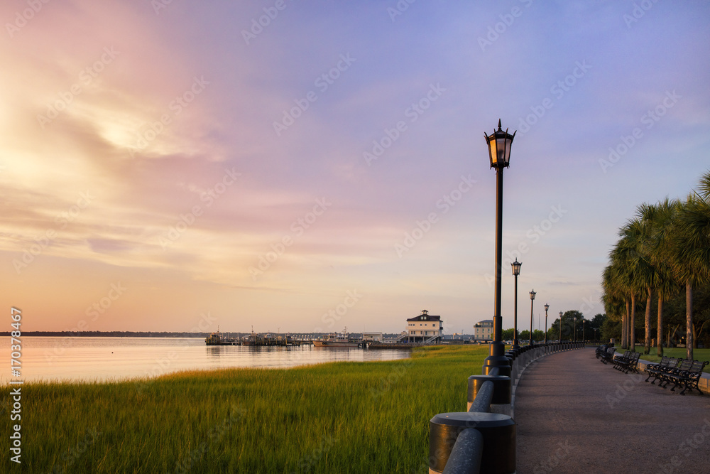 Fototapeta premium Chodnik Charleston i lampy