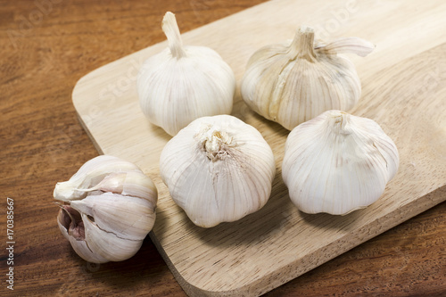 Garlic on the wooden plate