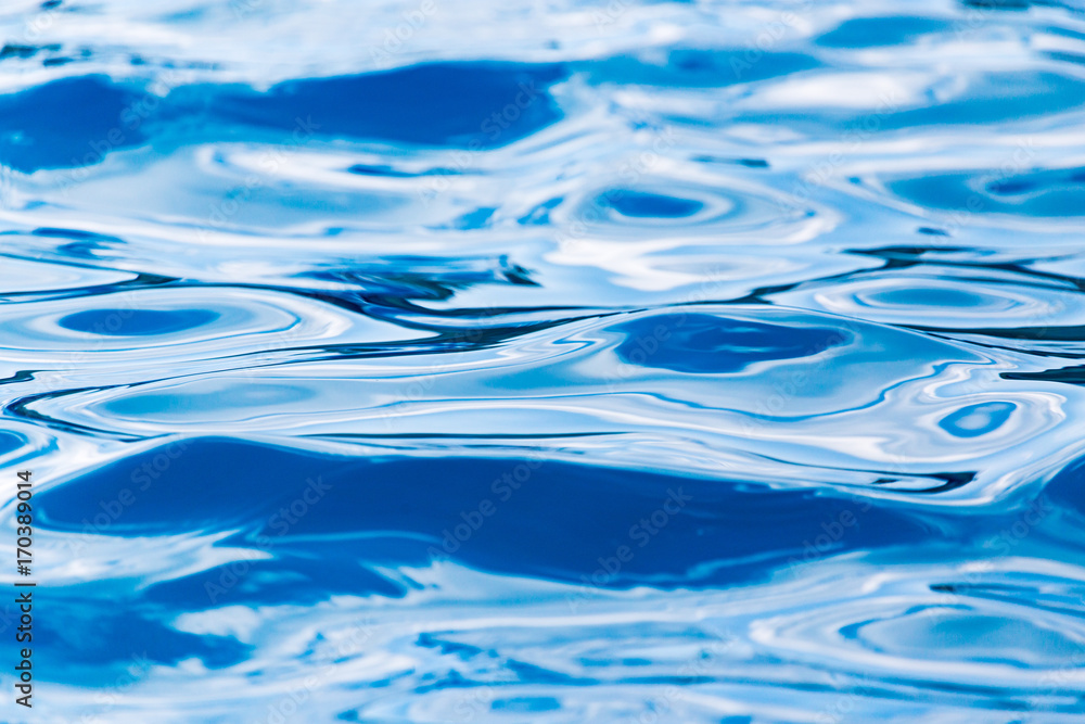 Naklejka premium The smooth water in the pool as a background