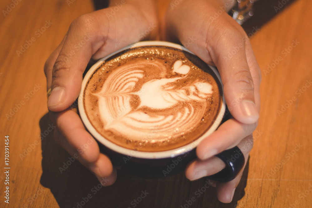 Fototapeta premium Coffee cup and coffee beans on table