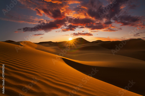 Beautiful sand dunes in the Sahara desert © Anton Petrus