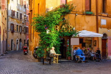 Acrylglasbilder Rom Gemütliche Gasse in Trastevere Rom  © Ekaterina Belova