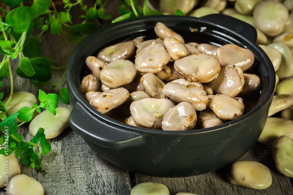 Broad beans stewed with onion and oregano Broad beans stewed with onion and oregano