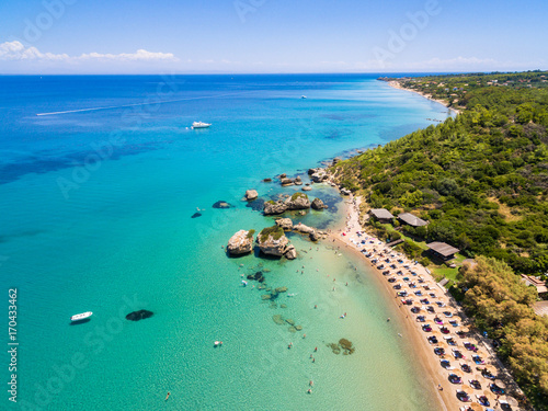 Widok z lotu ptaka plaży Porto Zorro Azzurro na wyspie Zakynthos (Zante), w Grecji