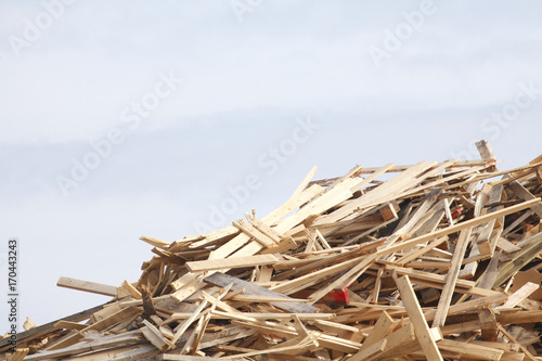 Holzhaufen, Holzmüll einem Schrottplatz