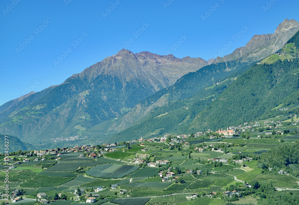 Blick auf Dorf Tirol nahe Schenna und Meran,Südtirol,Italien