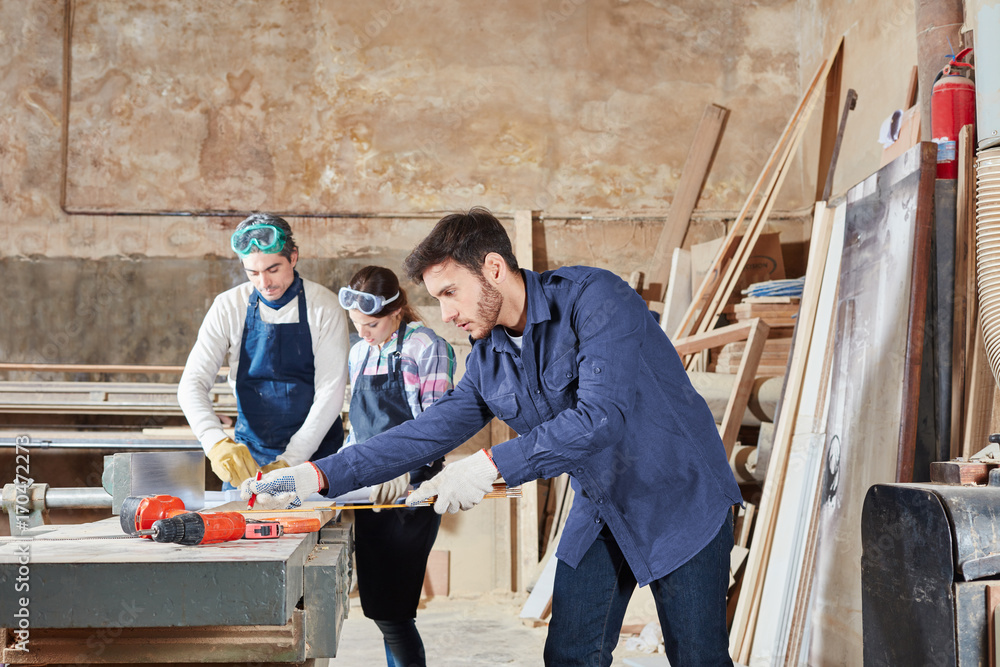 Handwerker arbeiten zusammen Stock Photo | Adobe Stock